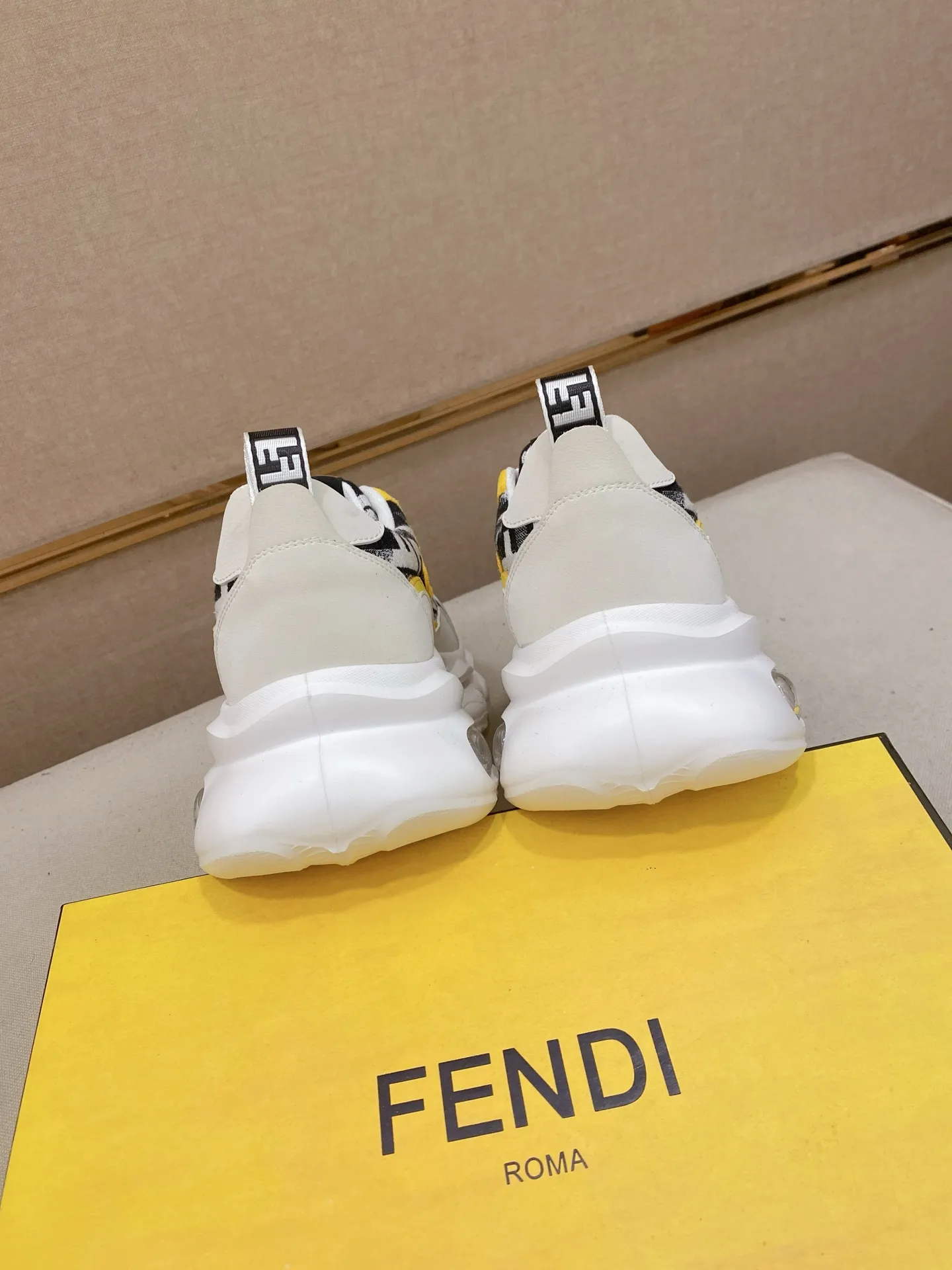 Factory price 442💰 (fendi) New style 👊🏻 upper 🇮🇹 imported cowhide fabric 🇩🇪 lining imported sheepskin lining. The original outsole is molded to highlight the identity of every man, and the upper foot is elegant and stable🚶🏻🚶🏻The high-end custom counters reproduce the original version📯No matter the wind or rain, the shoe last remains unchanged and can withstand the verification of time🔍️,🔵 Size: 38-44